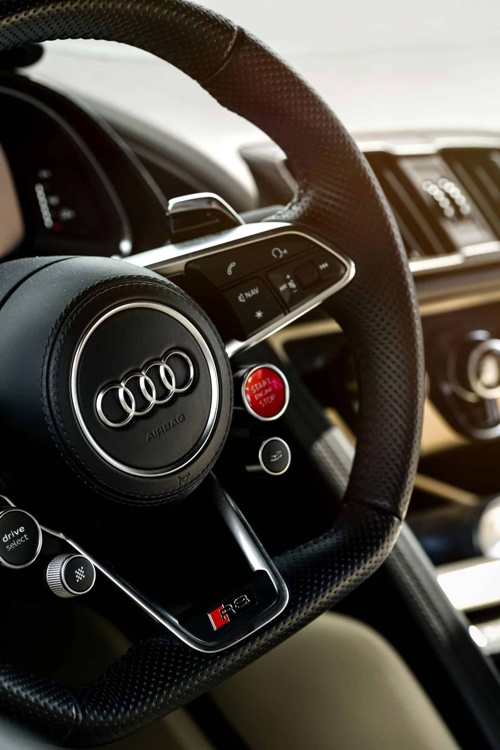 Audi R8 Lenkrad mit Interieur in der Nahaufnahme